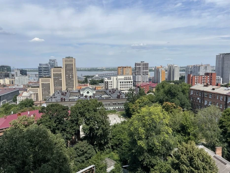 OWNER! FOR SALE 2-room ul. VERNADSKOGO 1 (Dzerzhinsky St