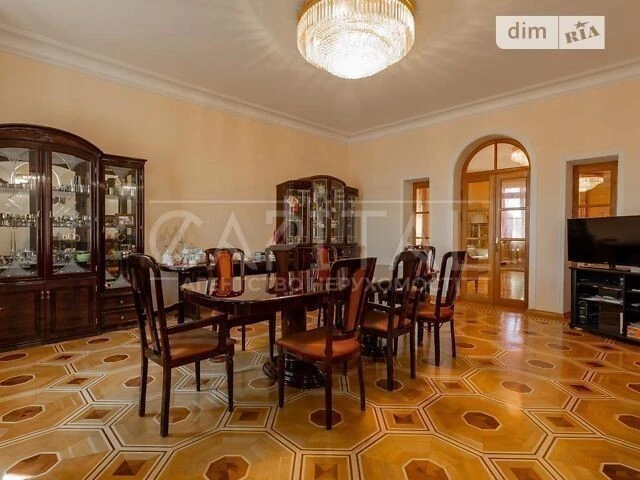 Продаж 4 поверхового будинку з гаражем і ділянкою на 32 сотк