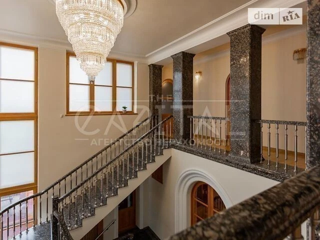 Продаж 4 поверхового будинку з гаражем і ділянкою на 32 сотк