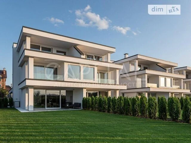 Продаж 3 поверхового будинку з балконом і ділянкою на 5 сото