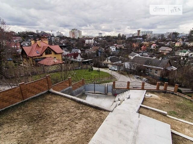 Продаж 3 поверхового будинку з ділянкою на 10 соток, 250 кв.