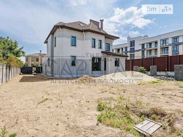 Продаж 3 поверхового будинку з ділянкою на 10 соток, 699 кв.