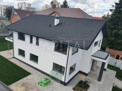 Продаж 2 поверхового будинку з ділянкою на 9 соток, 300 кв.