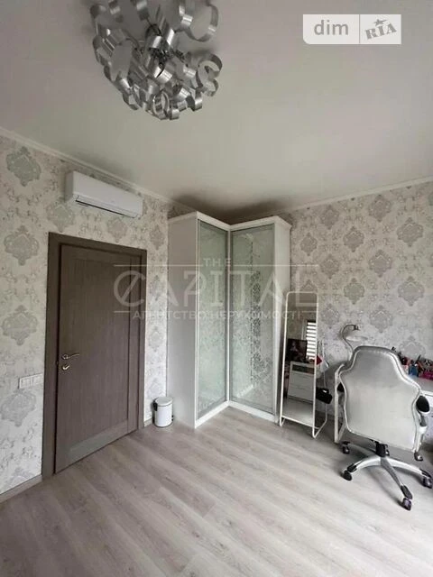 Продаж 3 поверхового будинку з гаражем і ділянкою на 10 сото