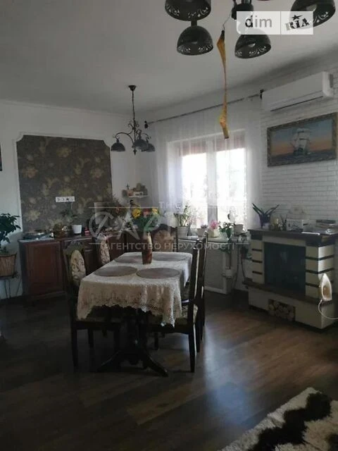 Продаж 3 поверхового будинку з гаражем і ділянкою на 10 сото