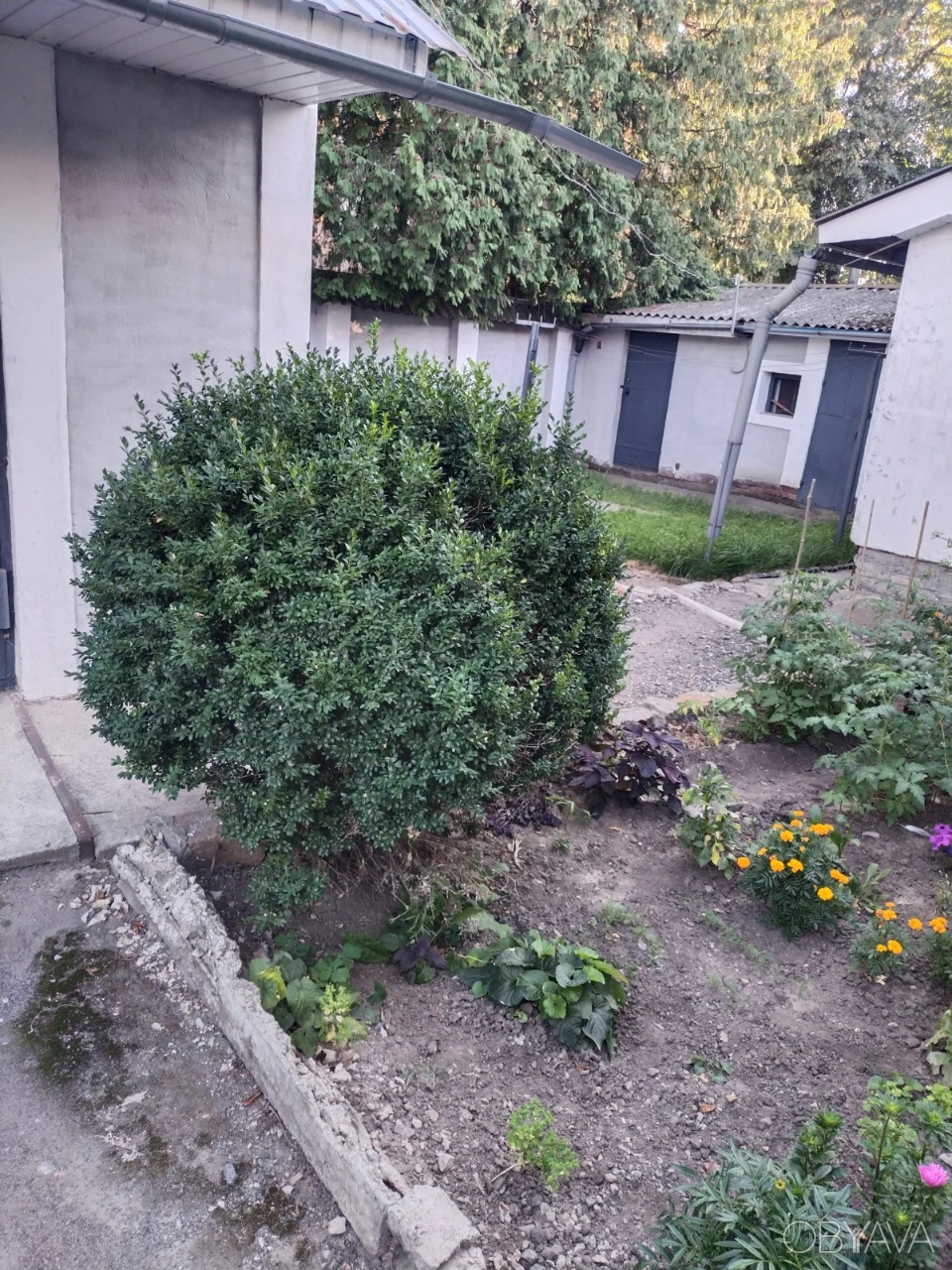 Продам 1/2частину будинку
