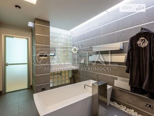 For sale 2-room apartment 170 sq. m. on Volodymyrska St. 49 • ID 3