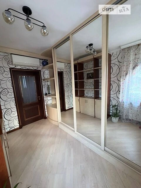 Продаж 3 поверхового будинку з опаленням і ділянкою на 4.65