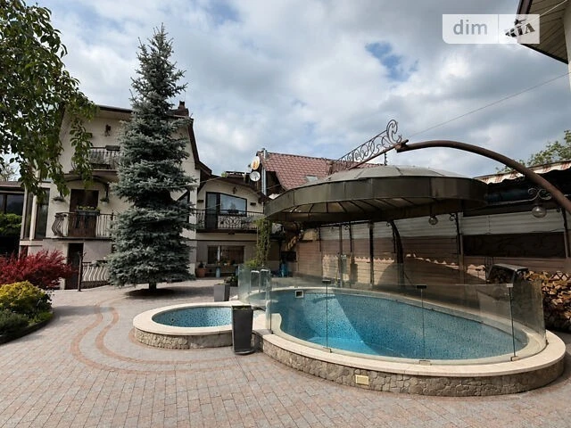 Продаж 3 поверхового будинку з опаленням і ділянкою на 4.65
