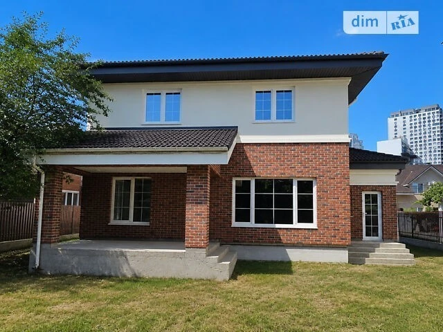 Продаж 2 поверхового будинку з верандою і ділянкою на 6 сото