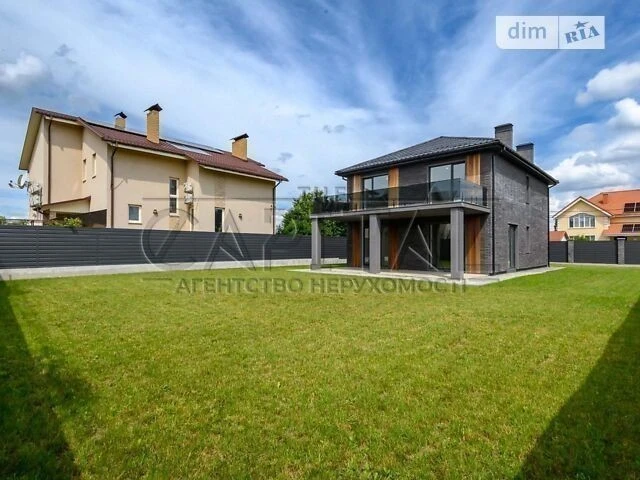 Продаж 2 поверхового будинку з ділянкою на 8 соток, 260 кв.