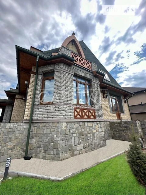 Продаж 3 поверхового будинку з опаленням і ділянкою на 8 сот