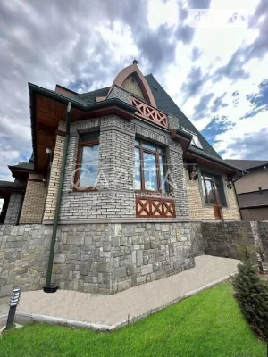 Продаж 3 поверхового будинку з опаленням і ділянкою на 8 сот