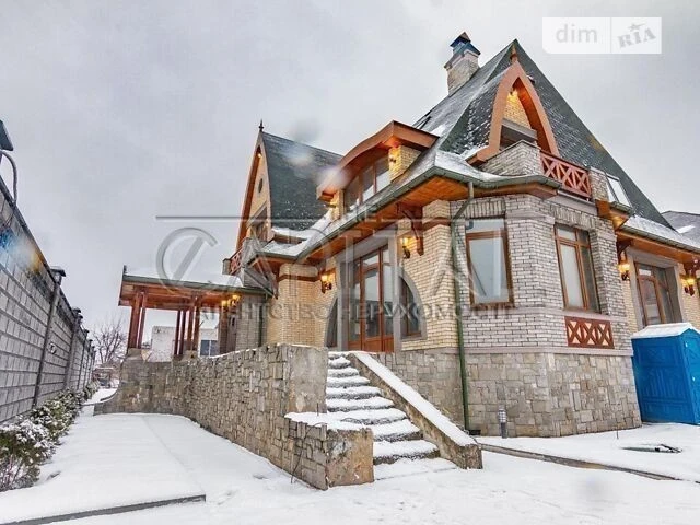 Продаж 3 поверхового будинку з опаленням і ділянкою на 8 сот