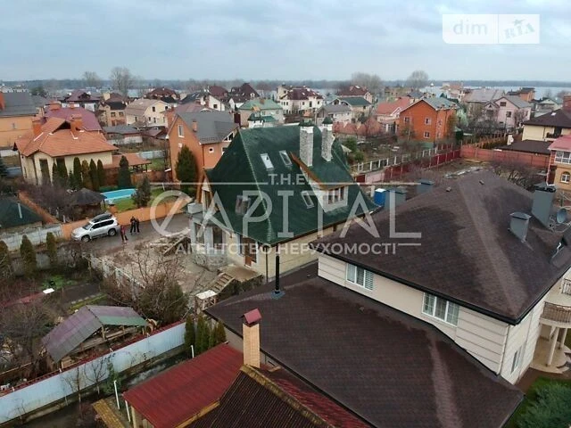 Продаж 3 поверхового будинку з опаленням і ділянкою на 8 сот