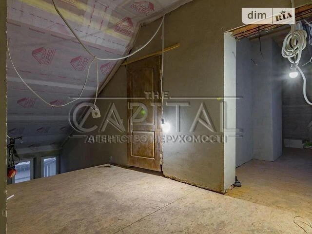 Продаж 3 поверхового будинку з опаленням і ділянкою на 8 сот