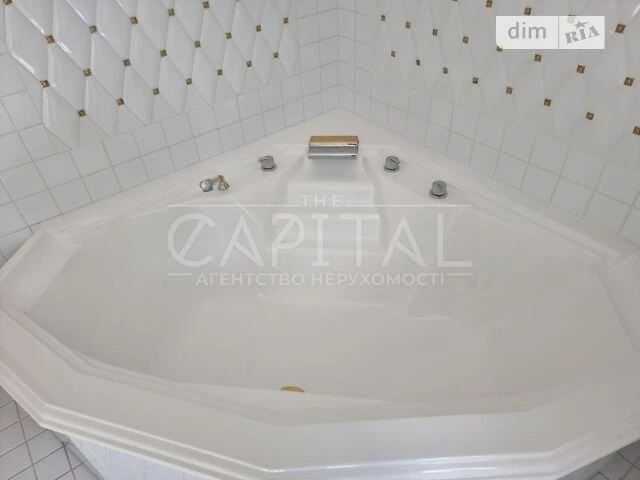 Продаж 2 поверхового будинку з гаражем і ділянкою на 6 соток