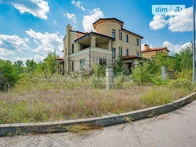Продаж 3 поверхового будинку з ділянкою на 14.35 сотки, 555