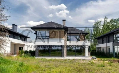 Продаж 2 поверхового будинку з ділянкою на 26 соток, 300 кв.