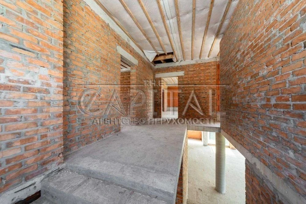 Продаж 2 поверхового будинку з ділянкою на 26 соток, 300 кв.