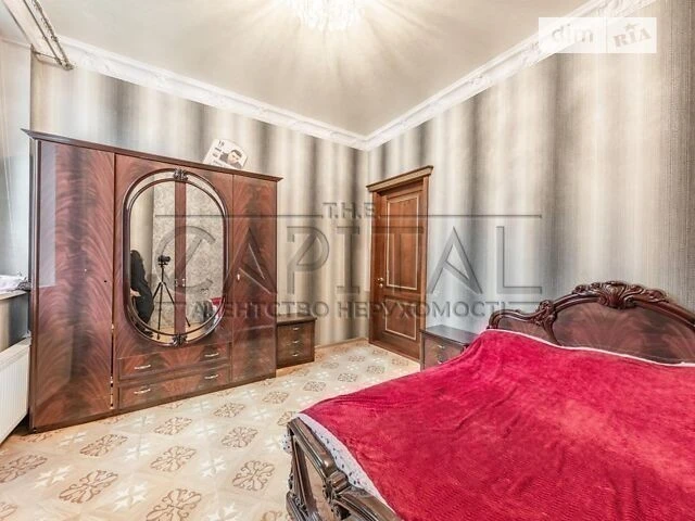 Продаж 3 поверхового будинку з ділянкою на 4 сотки, 350 кв.