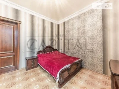 Продаж 3 поверхового будинку з ділянкою на 4 сотки, 350 кв.
