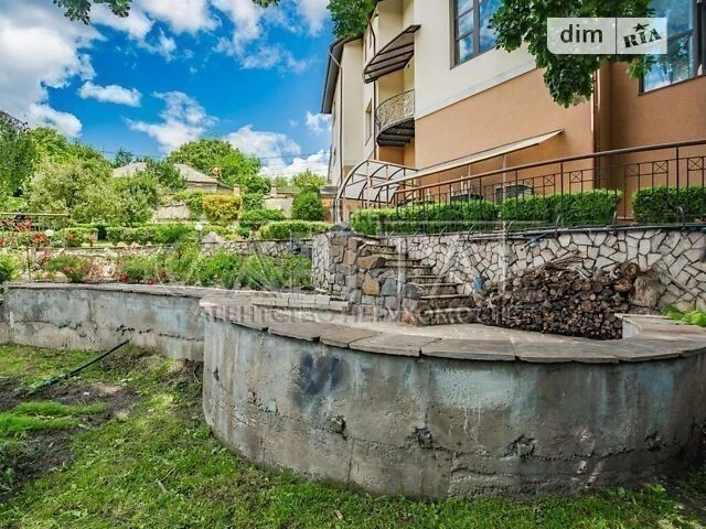 Продаж 3 поверхового будинку з гаражем і ділянкою на 25 сото