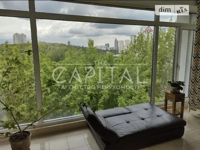 Продаж 3 поверхового будинку з ділянкою на 10 соток, 550 кв.