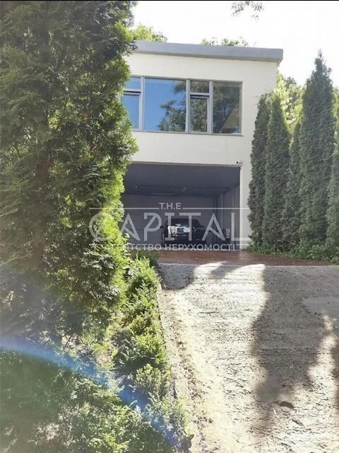 Продаж 3 поверхового будинку з ділянкою на 10 соток, 550 кв.