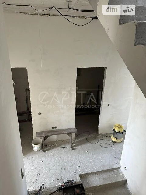 Продаж 3 поверхового будинку з ділянкою на 1.5 сотки, 140 кв