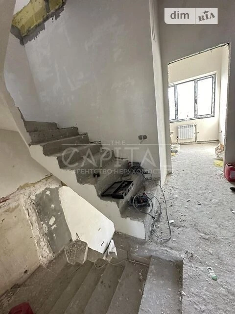 Продаж 3 поверхового будинку з ділянкою на 1.5 сотки, 140 кв
