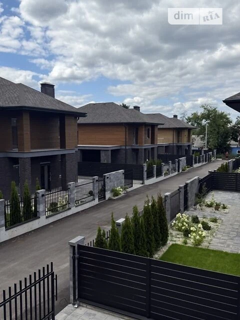 Продаж 2 поверхового будинку з ділянкою на 4.4 сотки, 180 кв
