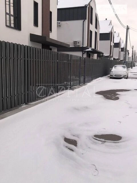Продаж 3 поверхового будинку з ділянкою на 10 соток, 109 кв.