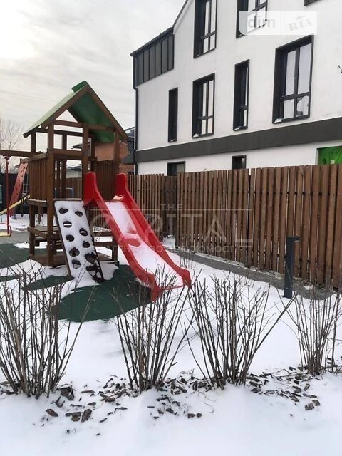 Продаж 3 поверхового будинку з ділянкою на 10 соток, 109 кв.