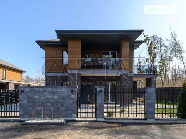 Продаж 2 поверхового будинку з балконом і ділянкою на 4.4 со