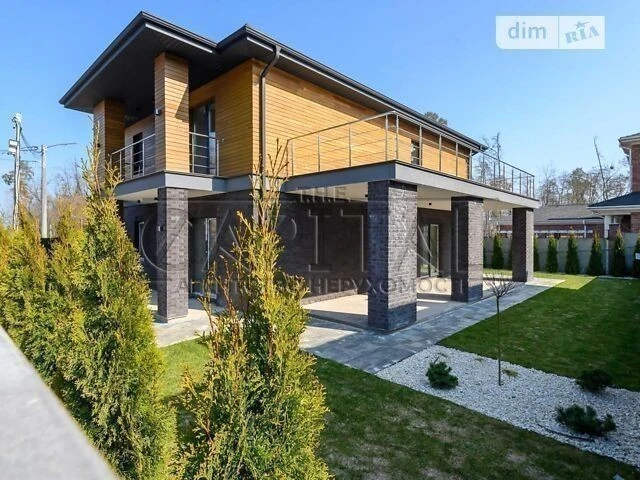 Продаж 2 поверхового будинку з балконом і ділянкою на 4.4 со