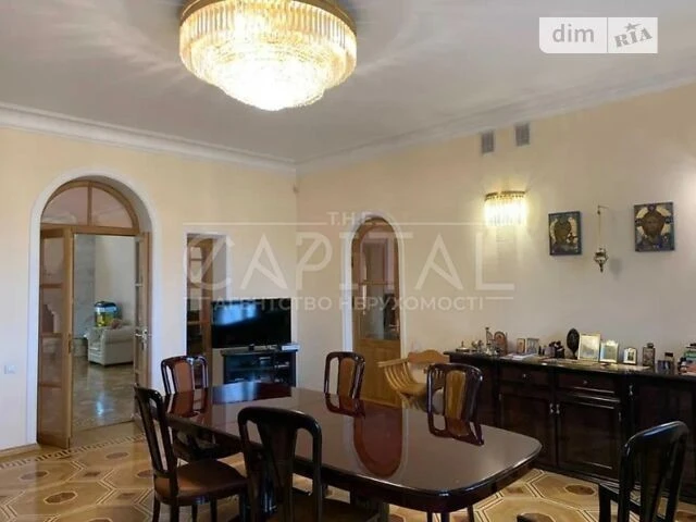 Продаж 4 поверхового будинку з гаражем і ділянкою на 22 сотк