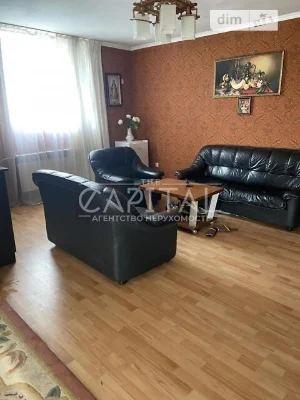 Продаж 3 поверхового будинку з гаражем і ділянкою на 8 соток