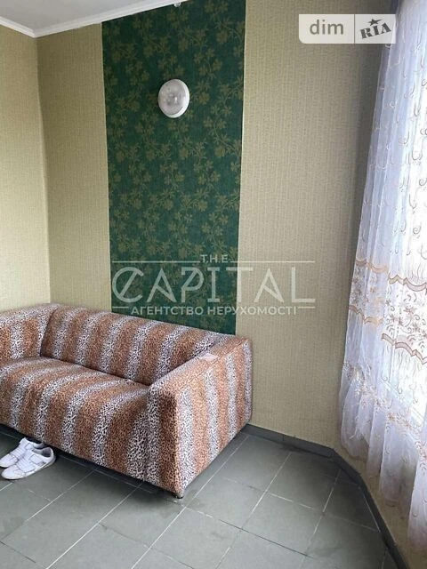 Продаж 3 поверхового будинку з гаражем і ділянкою на 8 соток