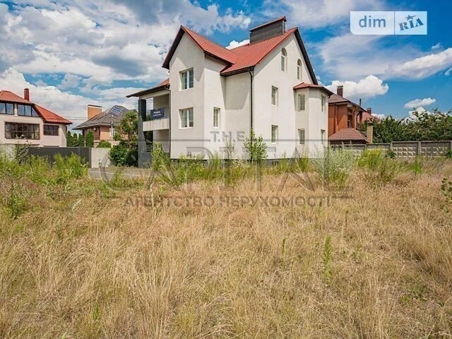 Продаж 3 поверхового будинку з ділянкою на 8 соток, 451 кв.