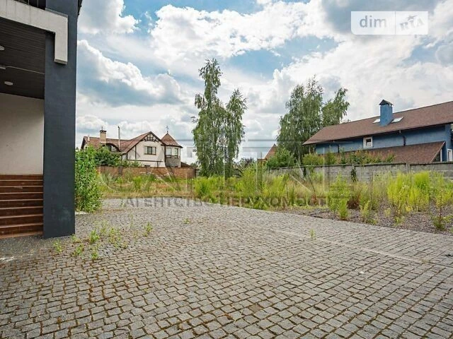 Продаж 3 поверхового будинку з ділянкою на 8 соток, 451 кв.