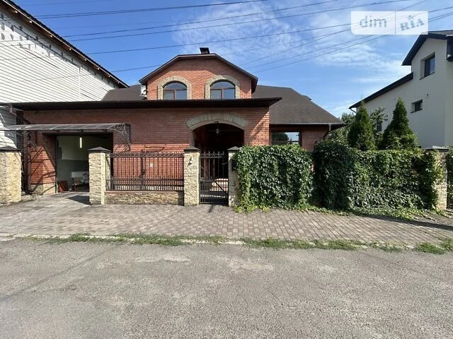 Продаж 2 поверхового будинку з ділянкою на 6 соток, 320 кв.