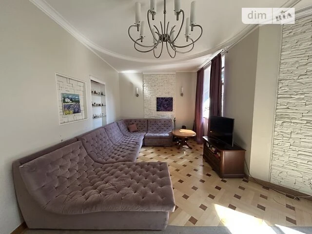 Продаж 2 поверхового будинку з ділянкою на 6 соток, 320 кв.