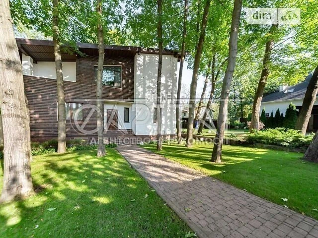 Продаж 2 поверхового будинку з ділянкою на 20 соток, 300 кв.