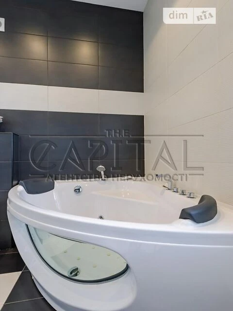 Продаж 2 поверхового будинку з гаражем і ділянкою на 2.7 сот