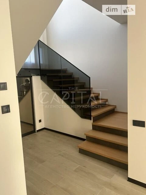 Продаж 2 поверхового будинку з ремонтом і ділянкою на 2 сотк
