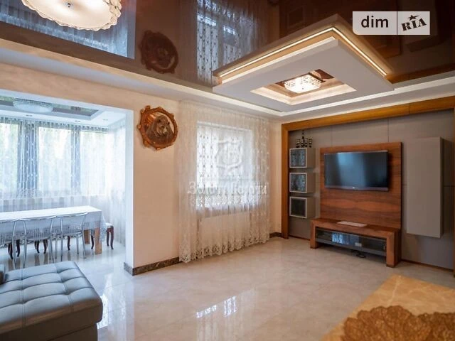 Продаж 3 поверхового будинку з ділянкою на 1 сотку, 134.1 кв