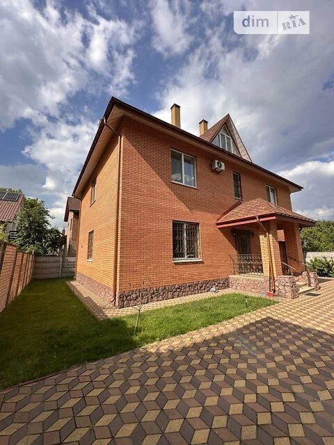 Продаж 3 поверхового будинку з гаражем і ділянкою на 6 соток