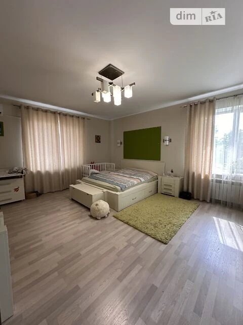 Продаж 3 поверхового будинку з гаражем і ділянкою на 6 соток
