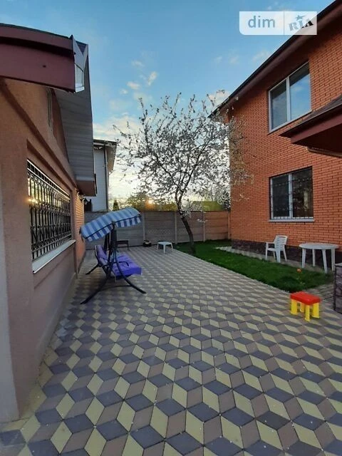 Продаж 3 поверхового будинку з гаражем і ділянкою на 6 соток